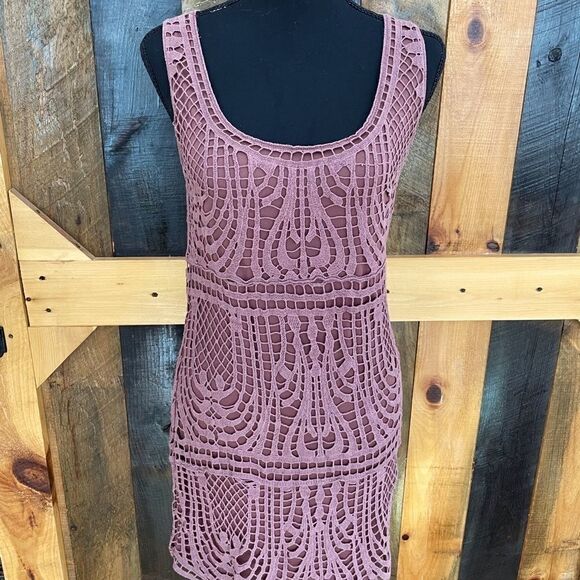 URBAN Outfitters Staring at Stars  Mauve Crochet Lace Shift Mini Dress, size 4. - Picture 2 of 6